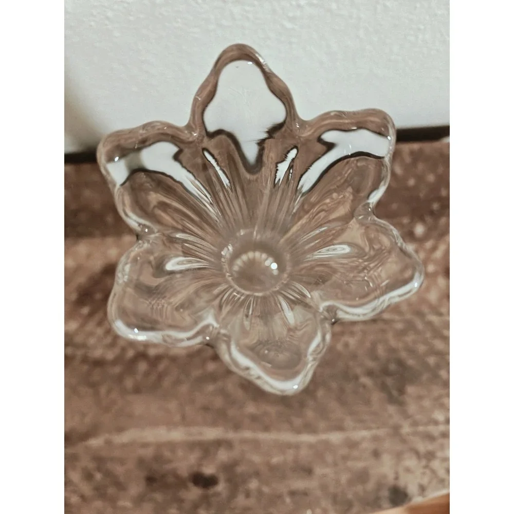 Vintage Clear Swung Glass Vase With Side Ribs Swing Style Petals